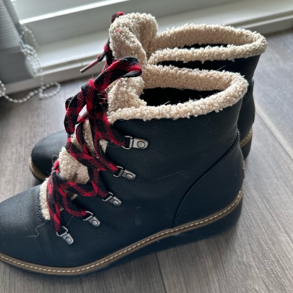 Dr Scholls BE ENERGIZED FOAM Technology Women's Black and Red Lace-Up Boots - Picture 6 of 13